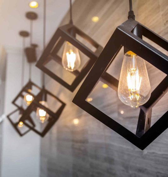 Modern,Pendant,Light,With,Vintage,Light,Bulb